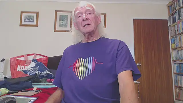 WaverlyKernow online show from September 30, 2025, 1:49 pm