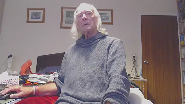 WaverlyKernow online show from October 16, 2025, 2:07 pm