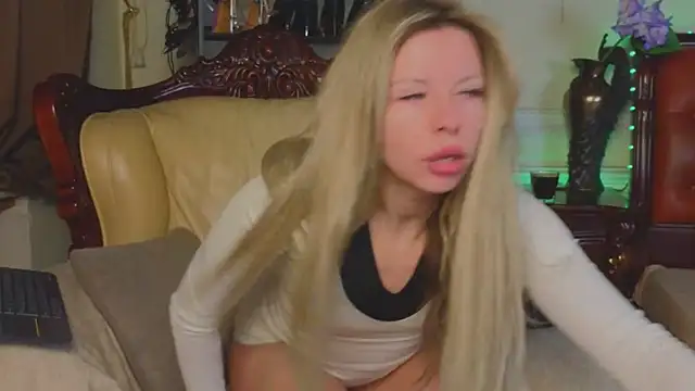 Real Tini online show from April 3, 2026, 6:11 am