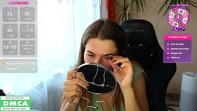 Snapshot of mag1c_eyes1 chatting on October 16, 2025, 12:17 pm mag1c eyes1 online show from October 16, 2025, 12:17 pm