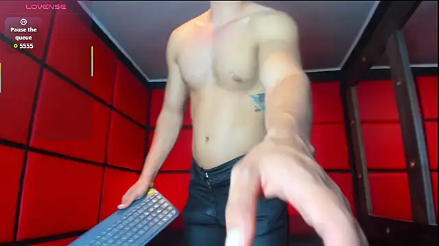 ElianFoxter online show from July 14, 2026, 11:10 pm
