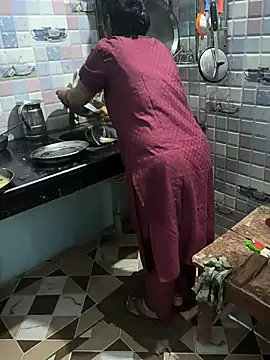 Crezy-Queen01 online show from November 20, 2025, 3:45 pm