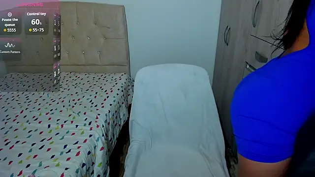 emily1  online show from December 17, 2025, 12:33 pm