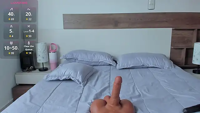 Snapshot of _fullmoon chatting on January 31, 2025, 8:43 pm  fullmoon online show from January 31, 2025, 8:43 pm