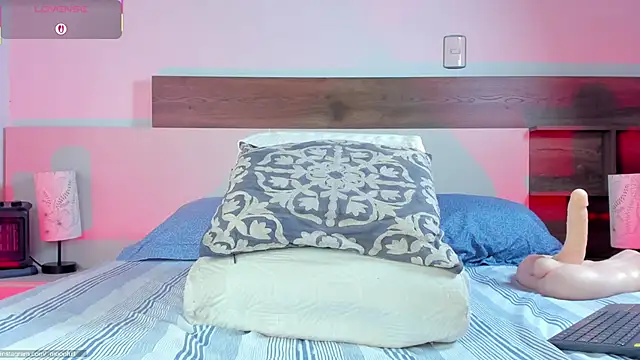 Snapshot of _fullmoon chatting on January 5, 2026, 7:28 pm fullmoon online show from January 5, 2026, 7:28 pm