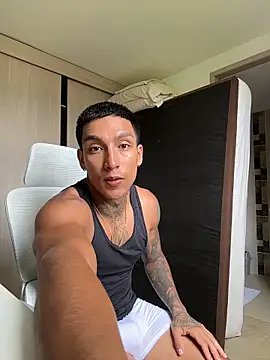 Snapshot of sendfer chatting on February 4, 2026, 6:58 pm sendfer online show from February 4, 2026, 6:58 pm