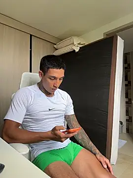 Snapshot of sendfer chatting on February 19, 2026, 7:10 pm sendfer online show from February 19, 2026, 7:10 pm