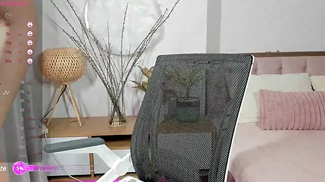 Snapshot of _Joliie_ chatting on January 6, 2025, 6:03 am  Joliie  online show from January 6, 2025, 6:03 am