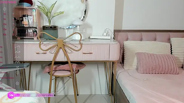 Snapshot of _Joliie_ chatting on January 31, 2025, 1:45 pm  Joliie  online show from January 31, 2025, 1:45 pm