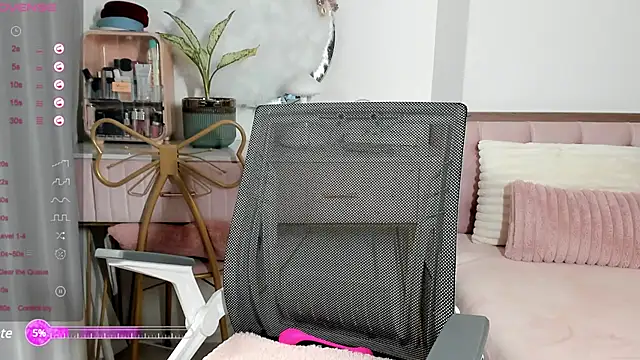 Snapshot of _Joliie_ chatting on February 2, 2025, 4:54 pm  Joliie  online show from February 2, 2025, 4:54 pm