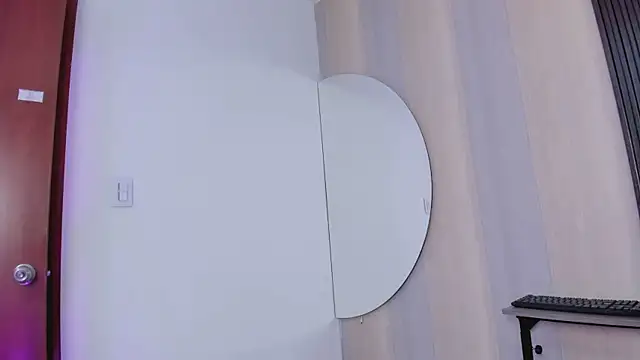 Snapshot of _shantal_smith chatting on February 24, 2025, 4:15 pm shantal smith online show from February 24, 2025, 4:15 pm