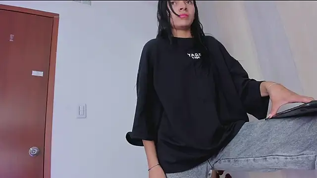 Snapshot of _shantal_smith chatting on March 6, 2025, 4:49 pm shantal smith online show from March 6, 2025, 4:49 pm