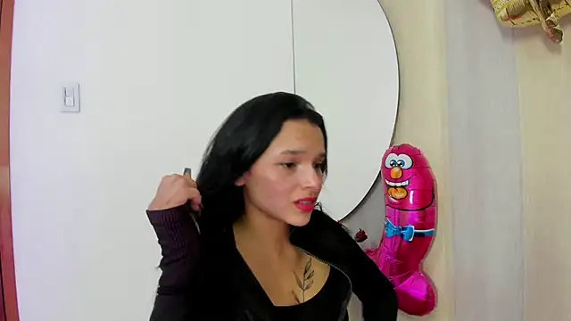 Snapshot of _shantal_smith chatting on March 13, 2025, 4:12 pm shantal smith online show from March 13, 2025, 4:12 pm