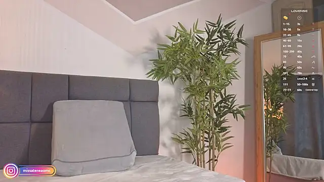 missatenea online show from November 1, 2025, 2:52 pm