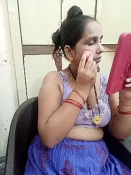 Snapshot of reemacouple007 chatting on September 15, 2025, 4:56 am reemacouple007 online show from September 15, 2025, 4:56 am