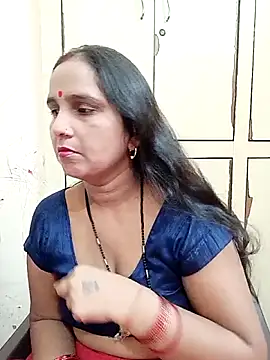 Snapshot of reemacouple007 chatting on October 9, 2025, 4:54 am reemacouple007 online show from October 9, 2025, 4:54 am