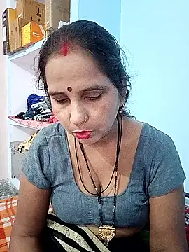 Snapshot of reemacouple007 chatting on October 27, 2025, 5:33 am reemacouple007 online show from October 27, 2025, 5:33 am