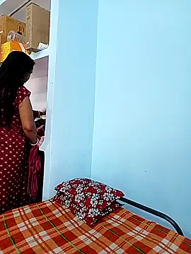 Snapshot of reemacouple007 chatting on October 29, 2025, 7:21 am reemacouple007 online show from October 29, 2025, 7:21 am