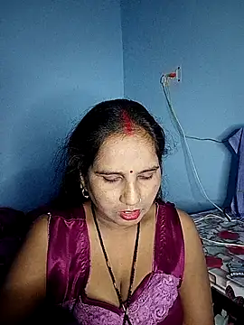 Snapshot of reemacouple007 chatting on November 4, 2025, 7:02 pm reemacouple007 online show from November 4, 2025, 7:02 pm