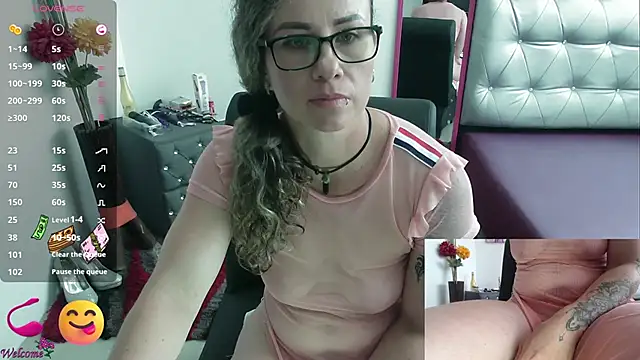 Snapshot of ViickySexy chatting on February 21, 2025, 7:32 pm ViickySexy online show from February 21, 2025, 7:32 pm