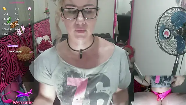 Snapshot of ViickySexy chatting on September 17, 2025, 7:37 pm ViickySexy online show from September 17, 2025, 7:37 pm