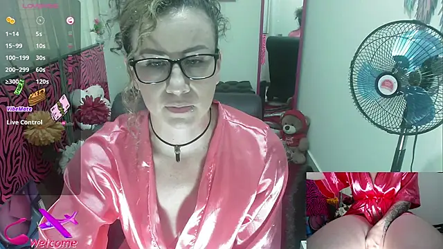 Snapshot of ViickySexy chatting on September 23, 2025, 7:28 pm ViickySexy online show from September 23, 2025, 7:28 pm