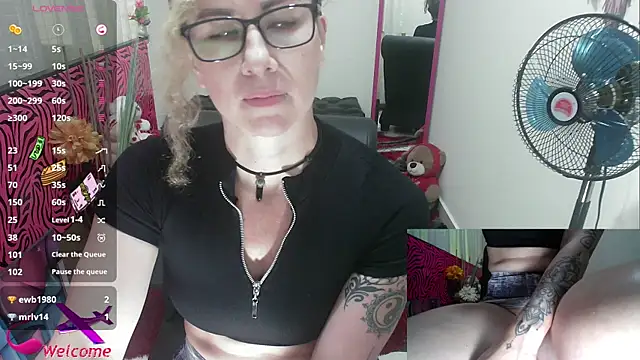 Snapshot of ViickySexy chatting on October 21, 2025, 8:20 pm ViickySexy online show from October 21, 2025, 8:20 pm