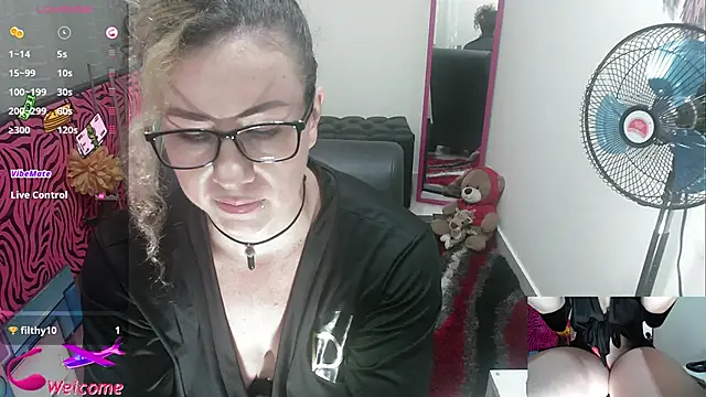 Snapshot of ViickySexy chatting on November 3, 2025, 7:48 pm ViickySexy online show from November 3, 2025, 7:48 pm