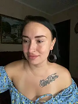 Snapshot of Roxana_Bell chatting on June 19, 2026, 8:01 pm Roxana Bell online show from June 19, 2026, 8:01 pm