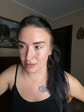 Snapshot of Roxana_Bell chatting on July 4, 2026, 6:58 pm Roxana Bell online show from July 4, 2026, 6:58 pm