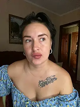 Snapshot of Roxana_Bell chatting on July 8, 2026, 9:25 am Roxana Bell online show from July 8, 2026, 9:25 am