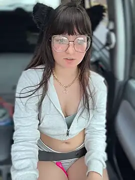 Snapshot of urpuppymoon chatting on February 19, 2026, 6:48 pm urpuppymoon online show from February 19, 2026, 6:48 pm