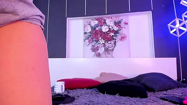 Alexxxholy online show from February 7, 2025, 1:43 pm