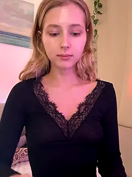 Snapshot of LunaRase chatting on October 16, 2025, 11:00 am LunaRase online show from October 16, 2025, 11:00 am