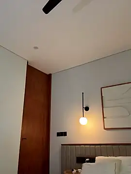 Snapshot of LunaRase chatting on January 10, 2026, 7:43 am LunaRase online show from January 10, 2026, 7:43 am