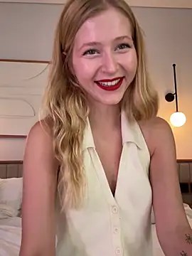 Snapshot of LunaRase chatting on January 16, 2026, 4:49 am LunaRase online show from January 16, 2026, 4:49 am