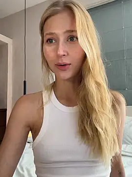 Snapshot of LunaRase chatting on February 21, 2026, 3:40 am LunaRase online show from February 21, 2026, 3:40 am