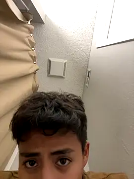 carlozxyz337 online show from December 6, 2024, 3:41 am