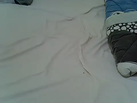 candililie online show from March 18, 2026, 1:47 pm