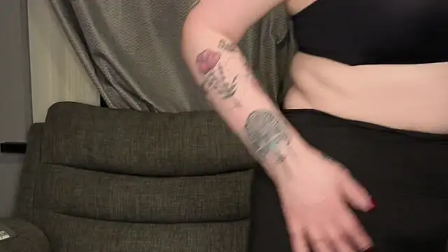 Snapshot of SquirtingIrishShannon chatting on December 2, 2025, 4:35 pm SquirtingIrishShannon online show from December 2, 2025, 4:35 pm