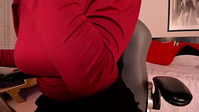 Snapshot of Moony_14 chatting on October 18, 2025, 1:34 pm Moony 14 online show from October 18, 2025, 1:34 pm