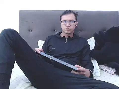 Snapshot of andy_loverxx chatting on February 7, 2026, 1:42 am andy loverxx online show from February 7, 2026, 1:42 am