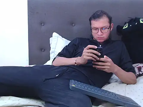 Snapshot of andy_loverxx chatting on February 10, 2026, 12:48 am andy loverxx online show from February 10, 2026, 12:48 am