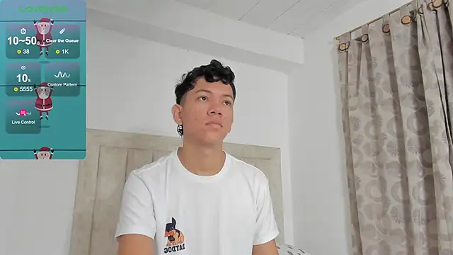 Snapshot of JulianRose_1 chatting on December 30, 2024, 10:53 am JulianRose 1 online show from December 30, 2024, 10:53 am