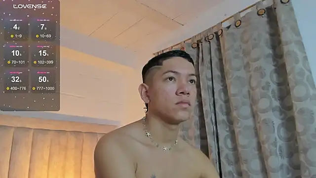 Snapshot of JulianRose_1 chatting on January 9, 2025, 11:03 am JulianRose 1 online show from January 9, 2025, 11:03 am