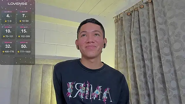 Snapshot of JulianRose_1 chatting on January 22, 2025, 3:18 pm JulianRose 1 online show from January 22, 2025, 3:18 pm