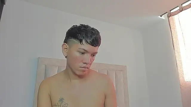 Snapshot of JulianRose_1 chatting on February 23, 2025, 3:08 pm JulianRose 1 online show from February 23, 2025, 3:08 pm