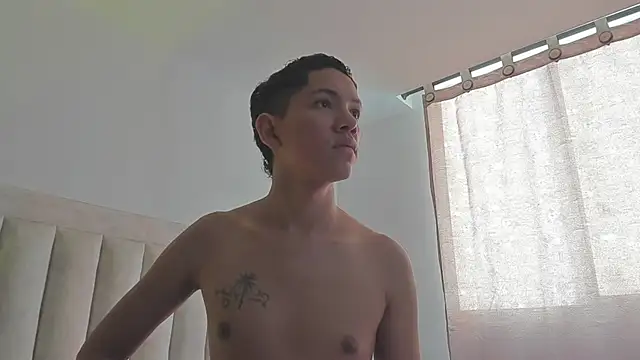 Snapshot of JulianRose_1 chatting on March 5, 2025, 2:56 pm JulianRose 1 online show from March 5, 2025, 2:56 pm