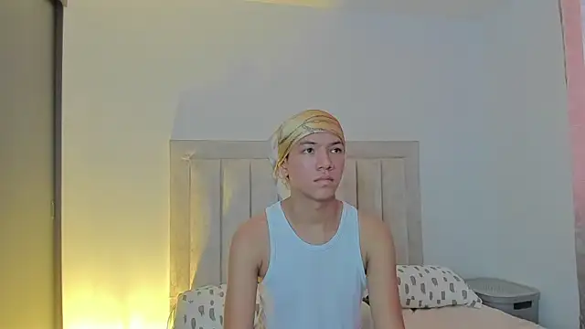 Snapshot of JulianRose_1 chatting on March 16, 2025, 11:27 am JulianRose 1 online show from March 16, 2025, 11:27 am