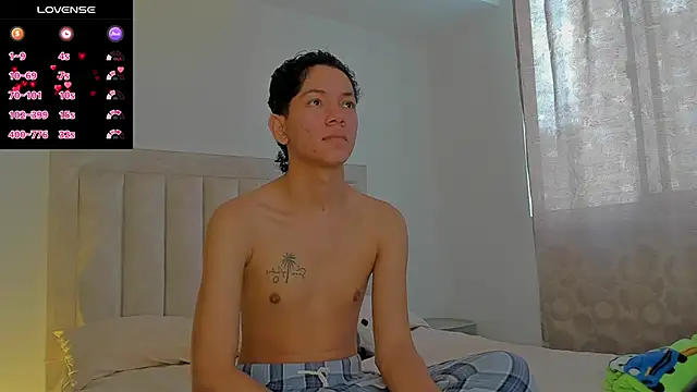 Snapshot of JulianRose_1 chatting on October 2, 2025, 12:45 pm JulianRose 1 online show from October 2, 2025, 12:45 pm
